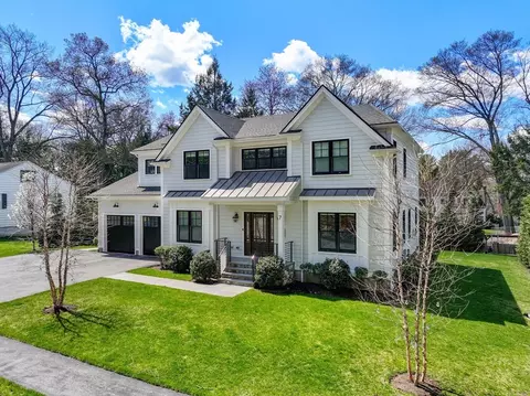 7 Massasoit St, Wellesley, MA 02481