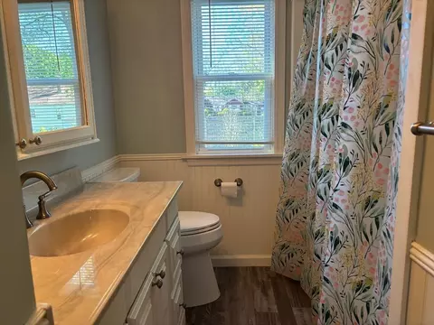 Bath - 65 Brookside Cir, Springfield, MA 01129 photo 1 of 2