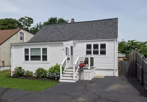 9 G St, Hull, MA 02045