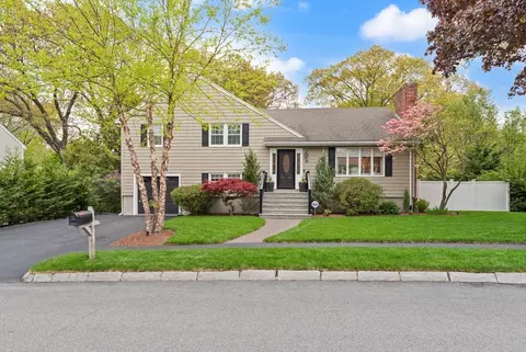 21 Buckingham Dr, Reading, MA 01867