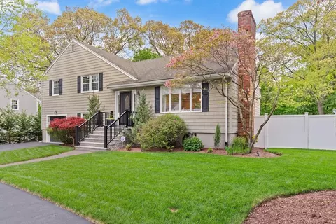 21 Buckingham Dr, Reading, MA 01867 photo 2