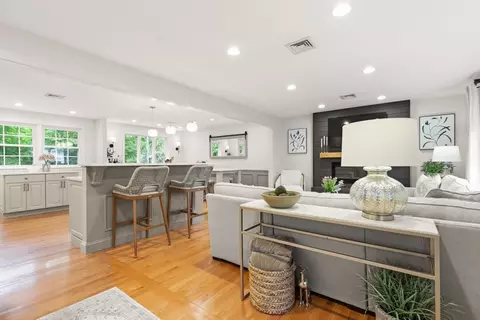 21 Buckingham Dr, Reading, MA 01867 photo 9