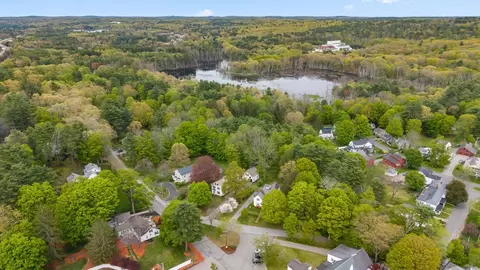 View/Area - 10 Maple, Sturbridge, MA 01566 photo 2 of 3