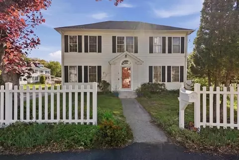 8 Coolidge St, Westford, MA 01886