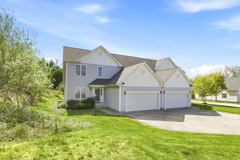 30 Shadow Creek Ln #30, Ashland, MA 01721