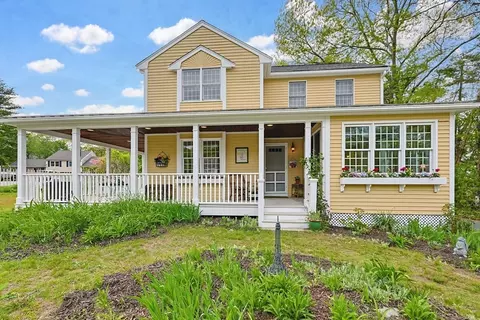35 Grace Mdws, Taunton, MA 02718