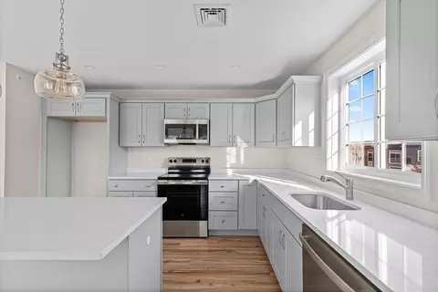 393 Court St # -5, Plymouth, MA 02360