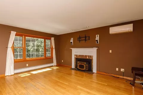 Living - 1478 Conant Rd, Athol, MA 01331 photo 2 of 4