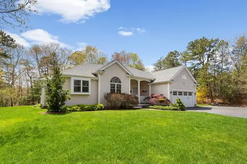 64 Early Red Cir, Plymouth, MA 02360