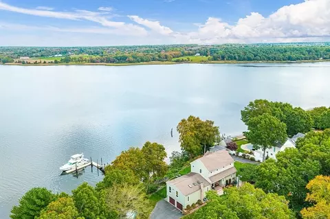 43 Cliff Dr, Freetown, MA 02702