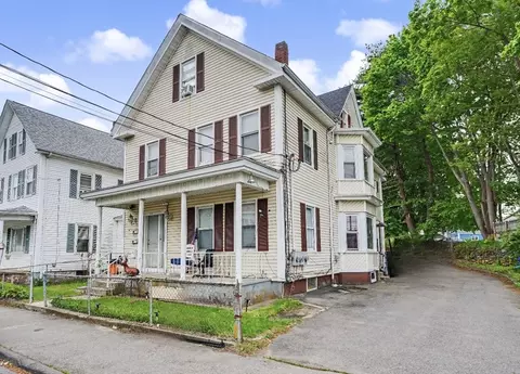 31 E Walnut St, Taunton, MA 02780