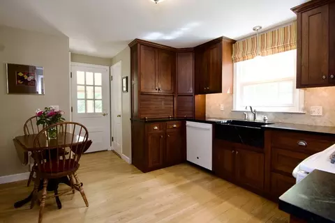 Kitchen - 129 Chalmers St, Springfield, MA 01118 photo 1 of 5