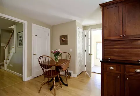 Entry Way - 129 Chalmers St, Springfield, MA 01118 photo 3 of 5