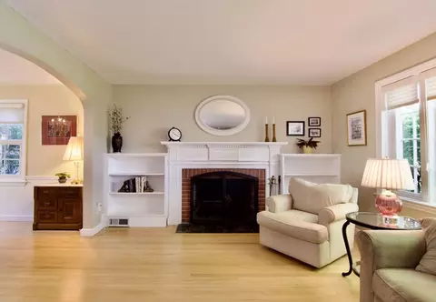 Living - 129 Chalmers St, Springfield, MA 01118 photo 3 of 4