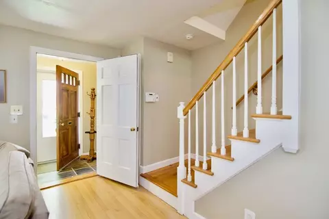 Entry Way - 129 Chalmers St, Springfield, MA 01118 photo 1 of 5