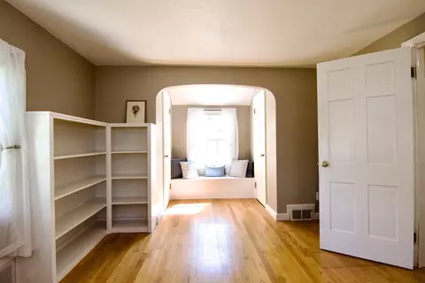 Bedroom - 129 Chalmers St, Springfield, MA 01118 photo 9 of 14