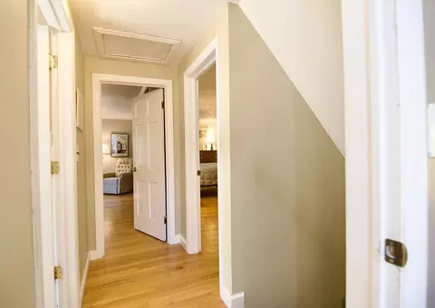 Entry Way - 129 Chalmers St, Springfield, MA 01118 photo 4 of 5