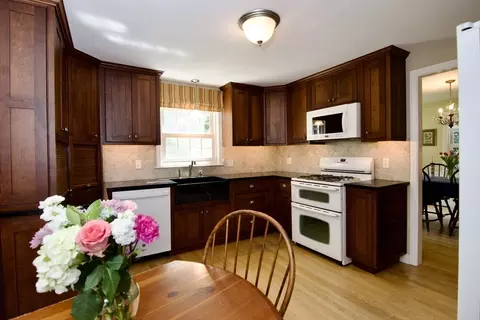 Kitchen - 129 Chalmers St, Springfield, MA 01118 photo 4 of 5