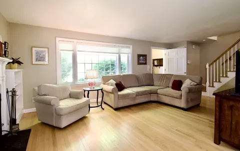 Living - 129 Chalmers St, Springfield, MA 01118 photo 1 of 4