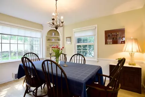 Dining - 129 Chalmers St, Springfield, MA 01118 photo 2 of 4