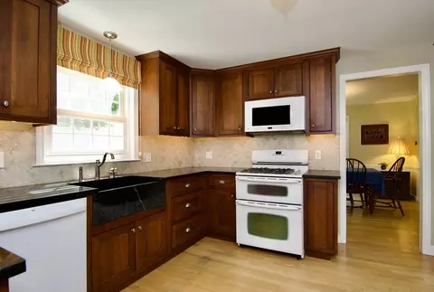 Kitchen - 129 Chalmers St, Springfield, MA 01118 photo 3 of 5