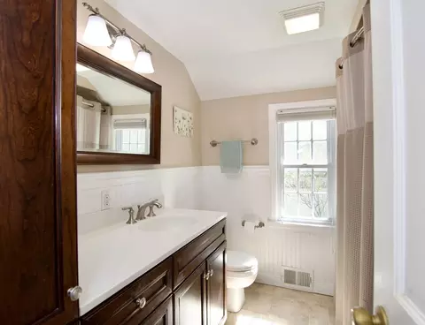 Bath - 129 Chalmers St, Springfield, MA 01118 photo 1 of 1
