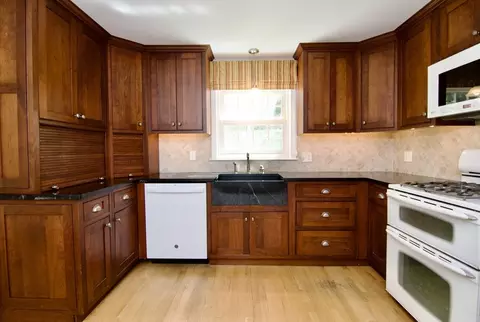 Kitchen - 129 Chalmers St, Springfield, MA 01118 photo 2 of 5