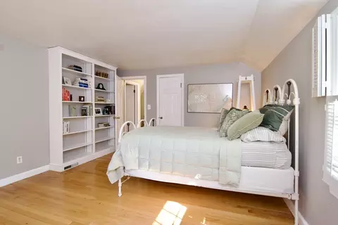 Bedroom - 129 Chalmers St, Springfield, MA 01118 photo 3 of 14