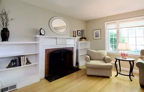 Living - 129 Chalmers St, Springfield, MA 01118 photo 4 of 4