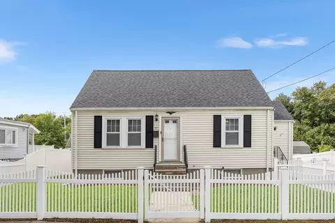 39 Badger Rd, Hyde Park, MA 02136
