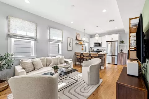 335 Maverick St #3, Boston, MA 02128