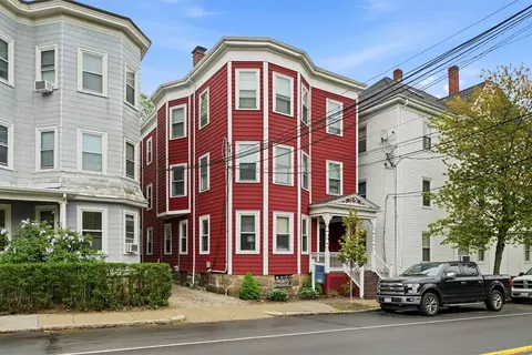 Exterior - 166 Chestnut St #1, Brookline, MA 02445 photo 2 of 7
