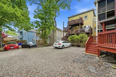 Exterior - 166 Chestnut St #1, Brookline, MA 02445 photo 6 of 7