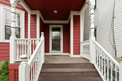 Exterior - 166 Chestnut St #1, Brookline, MA 02445 photo 3 of 7