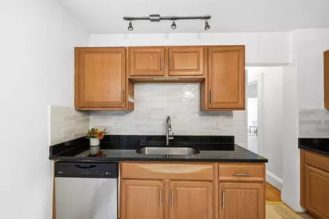 Kitchen - 166 Chestnut St #1, Brookline, MA 02445 photo 3 of 5