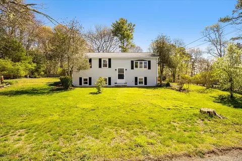 22 Avery Rd, Pocasset, MA 02559