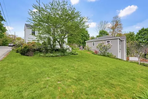 211 Mendon St, Hopedale, MA 01747