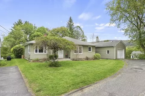 8 Mckinley St, Adams, MA 01220