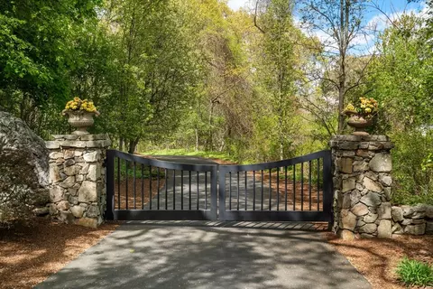 1 Hartford St # A, Dover, MA 02030