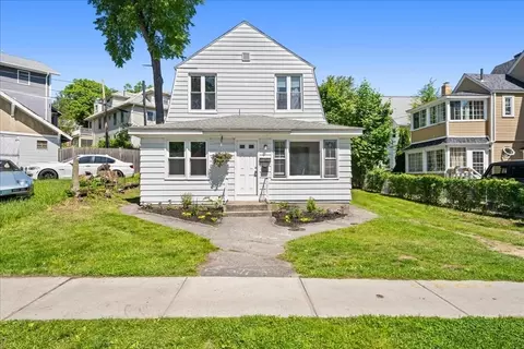 4 Howland Ter, Worcester, MA 01602