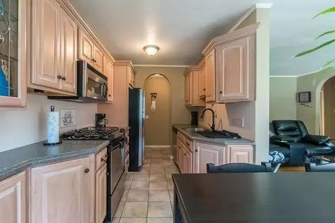 288 Regency Park Dr #288, Agawam, MA 01001