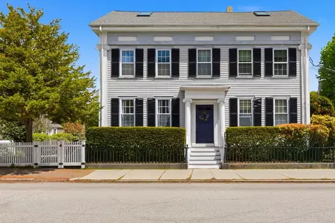 44 Washington St #A, Newburyport, MA 01950