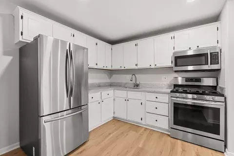 81 High St #9, Amesbury, MA 01913