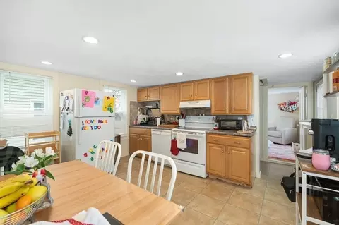 Entry Way - 30 Addison St, Gloucester, MA 01930 photo 2 of 2