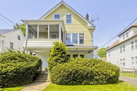 53 Calumet Rd, Holyoke, MA 01040