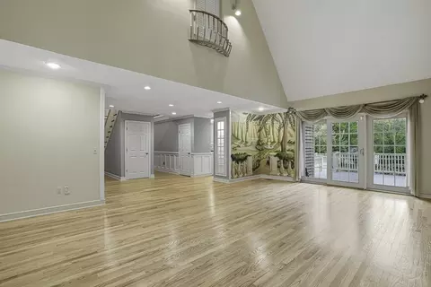 Living - 179 South St, Upton, MA 01568 photo 4 of 6