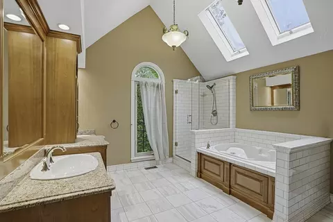 Bath - 179 South St, Upton, MA 01568 photo 1 of 2