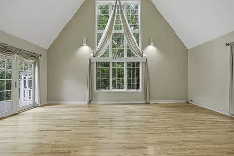 Living - 179 South St, Upton, MA 01568 photo 3 of 6