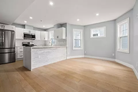 679 Columbia Rd #4, Boston, MA 02125