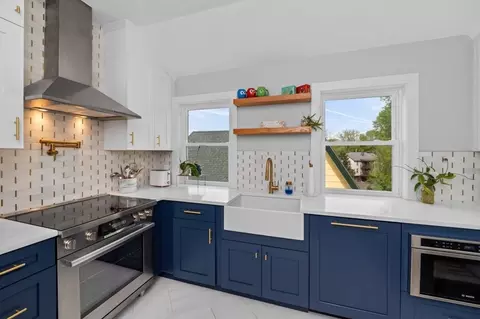 139 Florence St #139, Boston, MA 02131